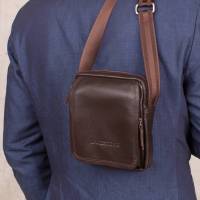 Причины, влияющие на популярность кожаных мужских сумок через плечо